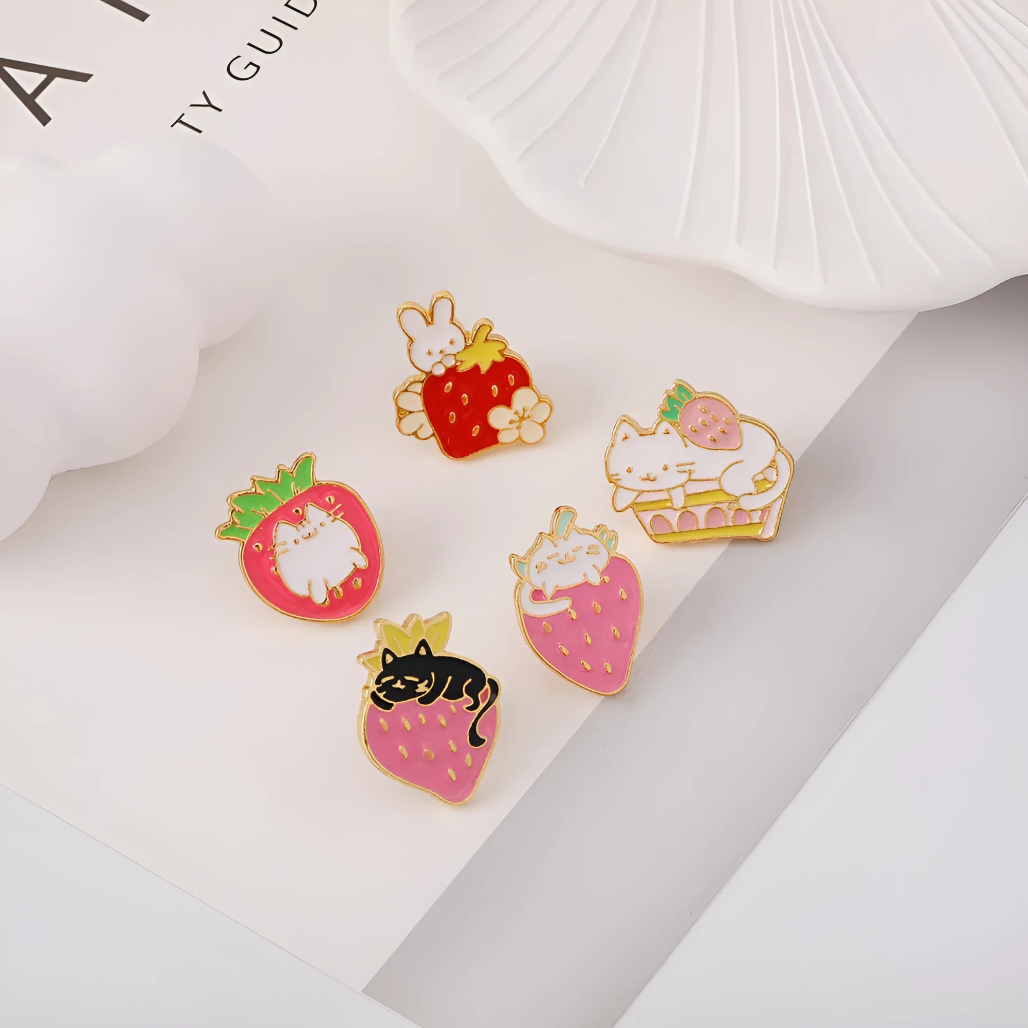 Cute cat strawberry metal brooch with dripping oil design in alloy construction