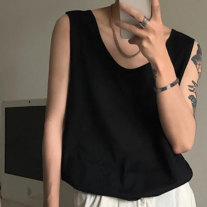 Sleeveless vest in solid colour, loose fit, polyester blend, straight hem, available in black and white for summer casual wear