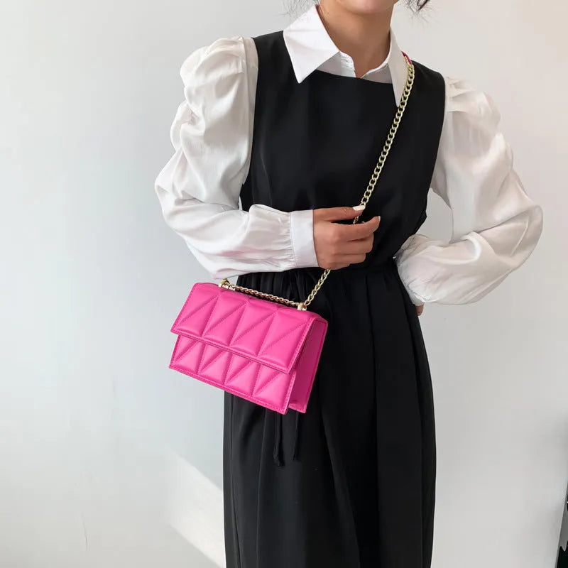 Small square crossbody shoulder bag in PU leather with chain and shoulder strap, available in five colours, 22cm width