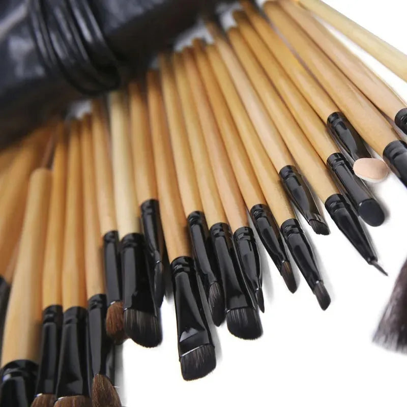 24 piece makeup brush set with wooden handles, man-made fibre bristles and PU case