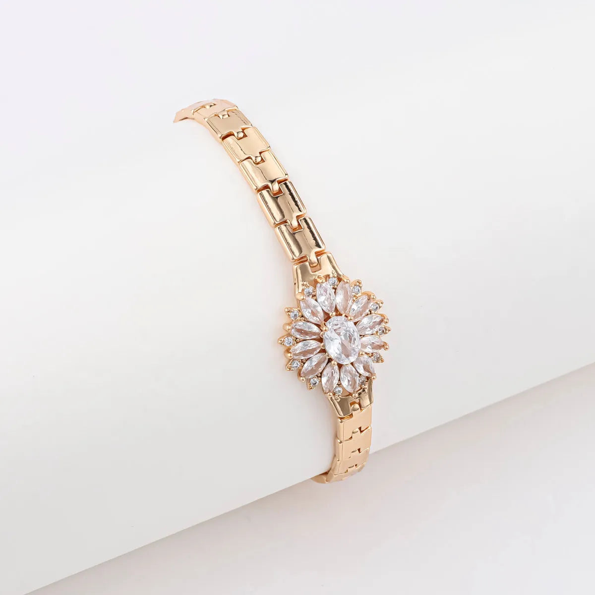 18K gold-plated butterfly clover bracelet with zircon stones on women's wrist
