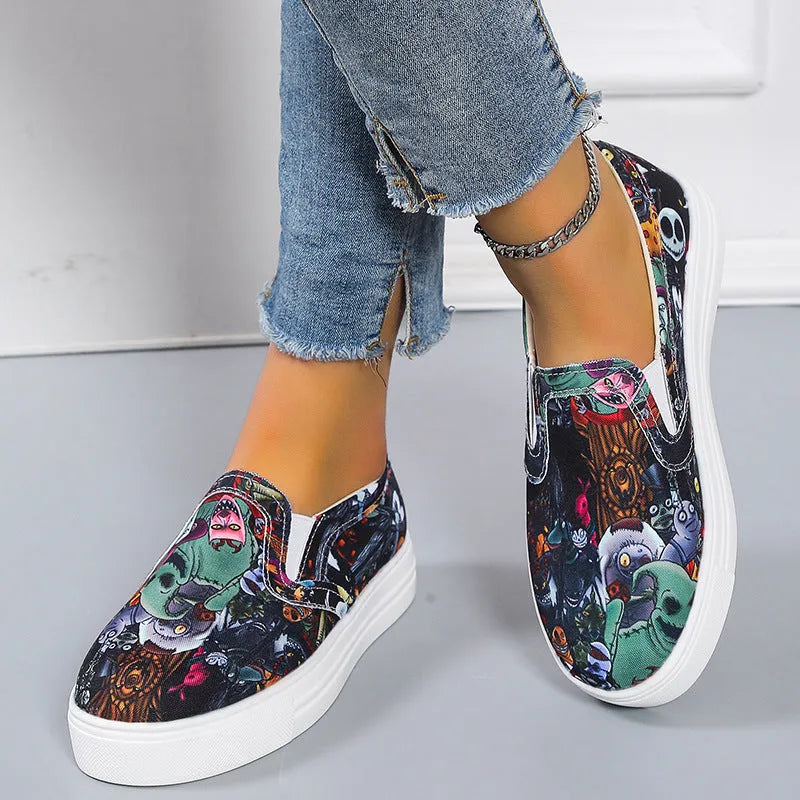 Women's low-top casual canvas shoes in multiple colours with a flat rubber sole.
