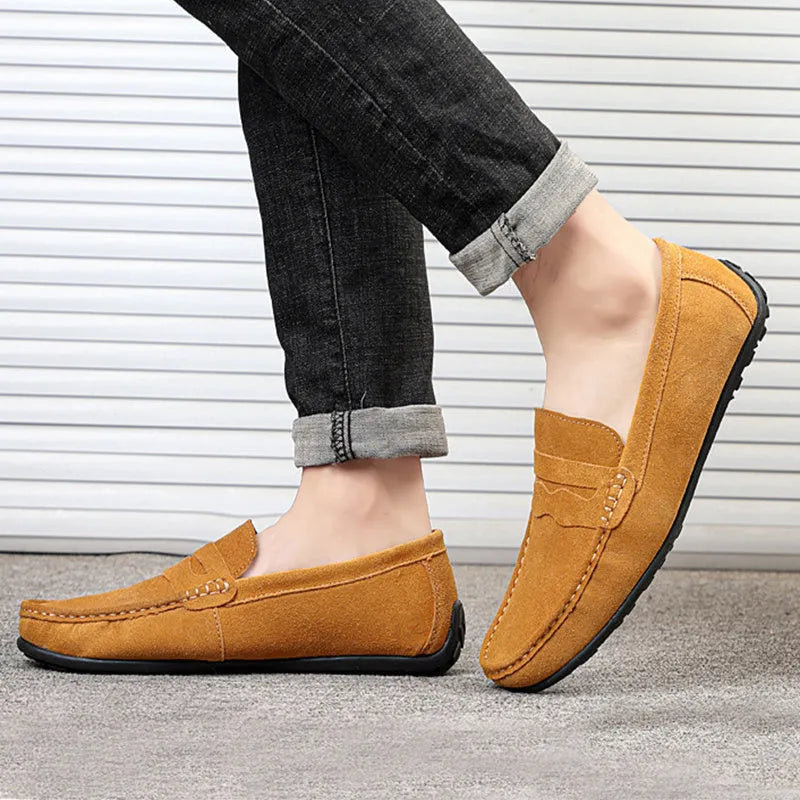 Men's solid colour cowhide suede loafers with round toe and rubber sole