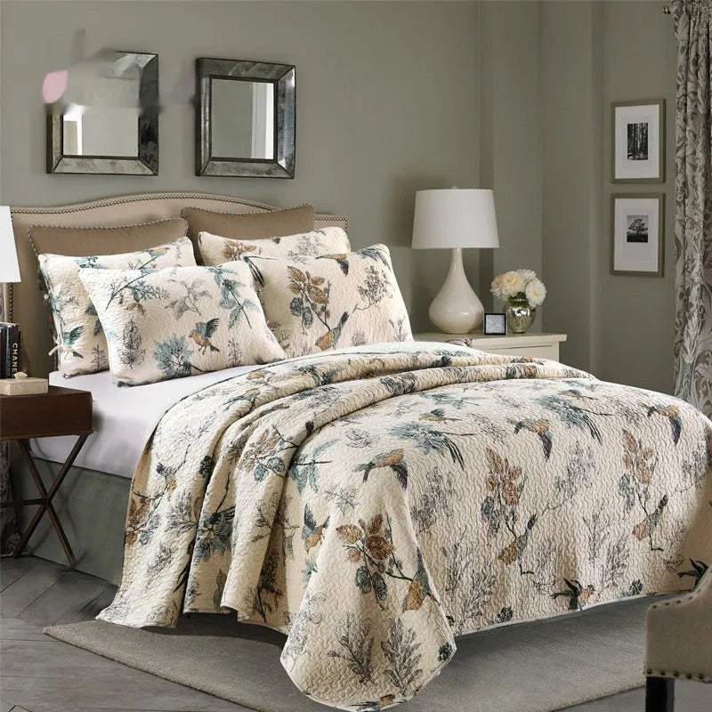 American style pure cotton quilted bedspread with two pillowcases on a double bed.