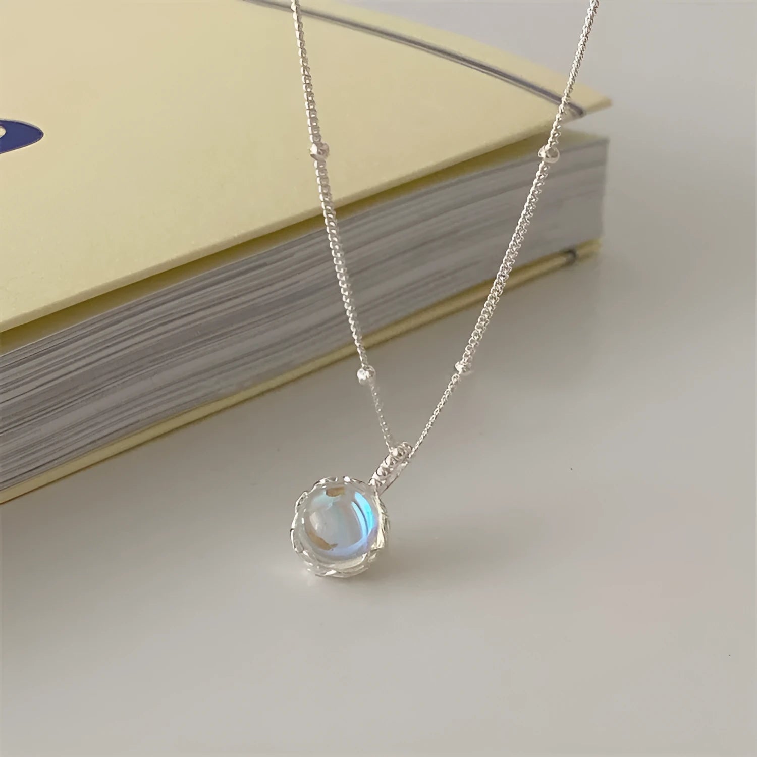 Women's 925 silver curb chain necklace with a round geometric stone pendant.