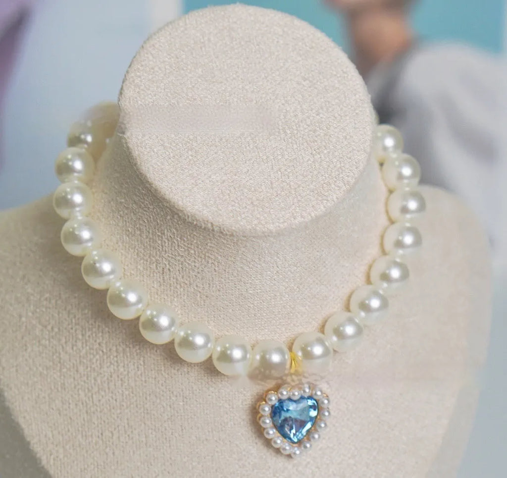 Decorative plastic alloy resin cat collar with pearl necklace design and love gem charm in selected colour