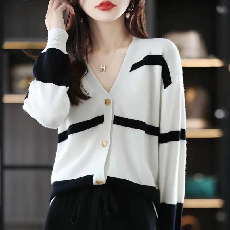 Striped women's cardigan with 3D pattern effect and V-neck in slim fit