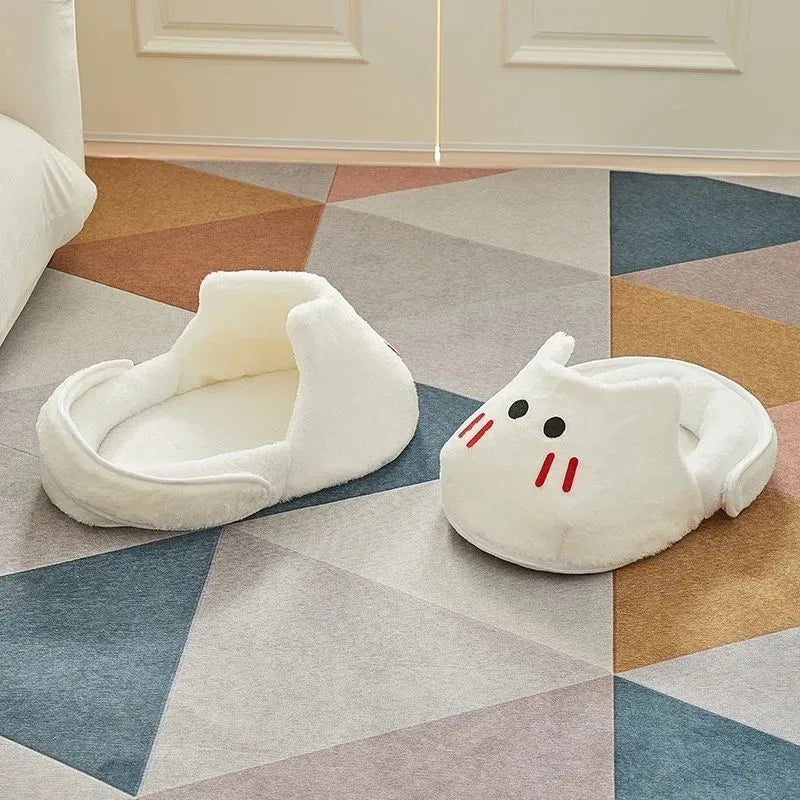 Portable plush pet bed with round cover and mattress in 2-in-1 design for cats and small dogs