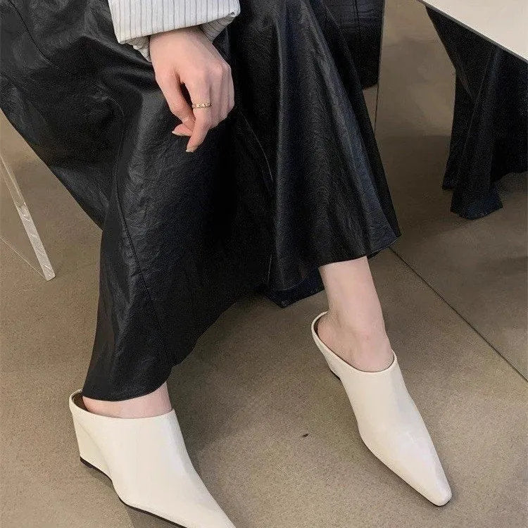 Women's Black closed toe wedge half slippers made of PU leather