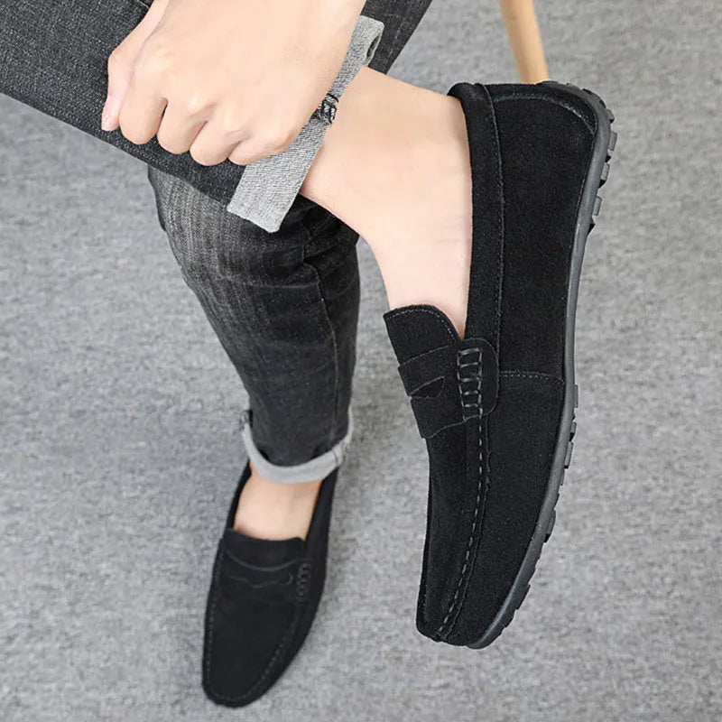 Men's solid colour cowhide suede loafers with round toe and rubber sole