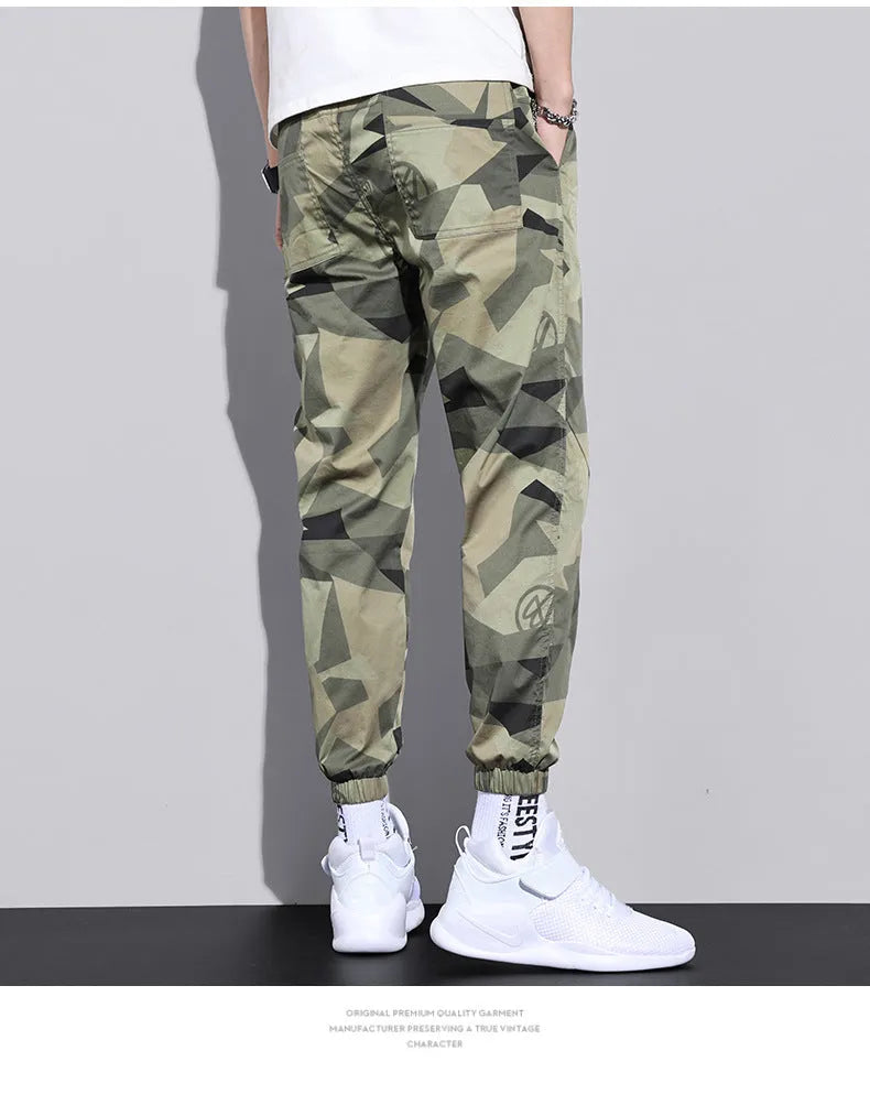 Men's camouflage cotton straight leg loose-fit trousers in Army Green