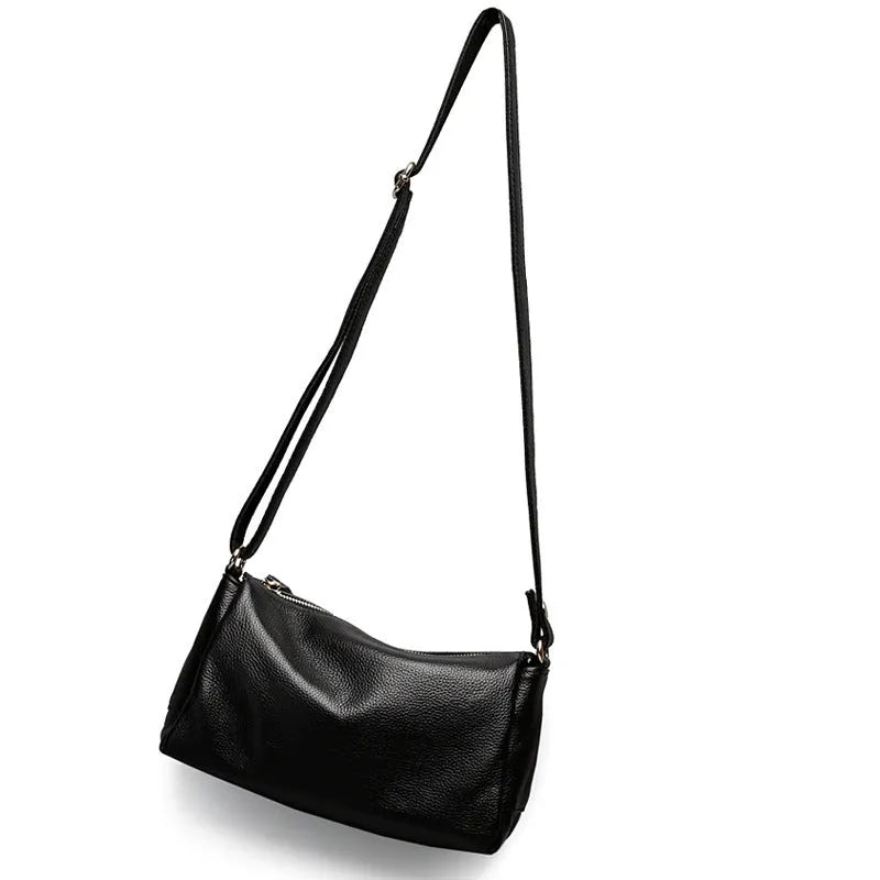 Women's one-shoulder crossbody bag in genuine soft leather with horizontal square shape and three-dimensional pocket design