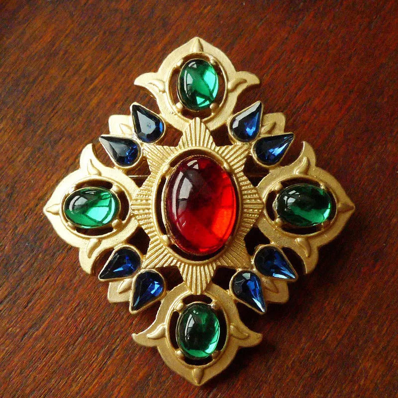 Retro baroque vintage brooch with diamond shape and zinc alloy construction
