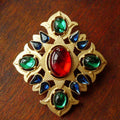 Retro baroque vintage brooch with diamond shape and zinc alloy construction