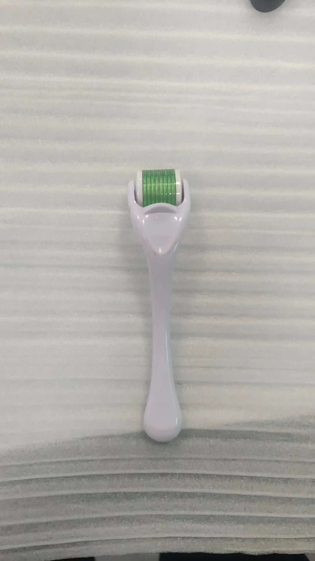 540 micro needle derma roller with mechanical design in various handle and wheel colour combinations