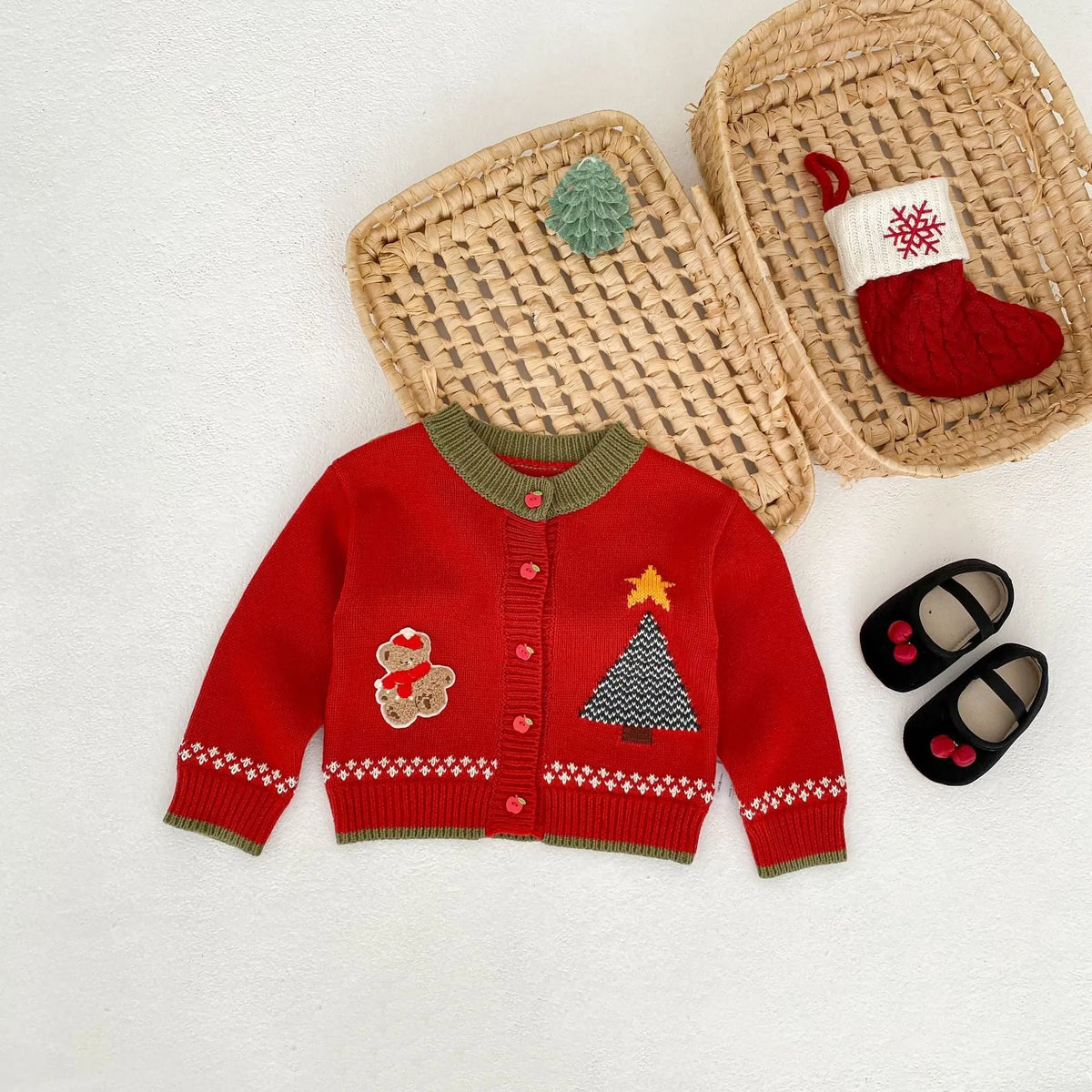 Children's cotton cardigan in French red with long sleeves, crew neck and single-breasted front, mid-length spring top