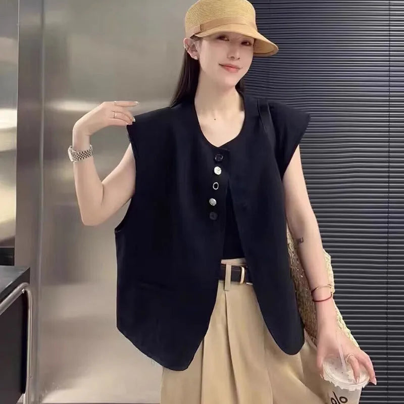 Women's sleeveless polyester vest in milky white with loose fit and pocket details