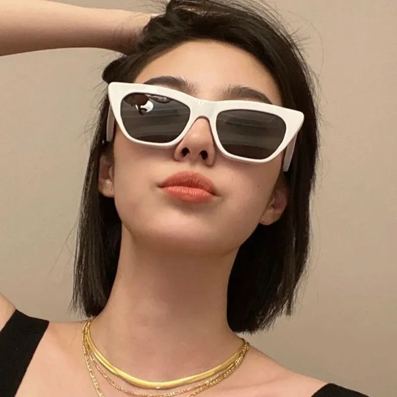 Retro cats eye sunglasses with oval resin lens frame in black for women