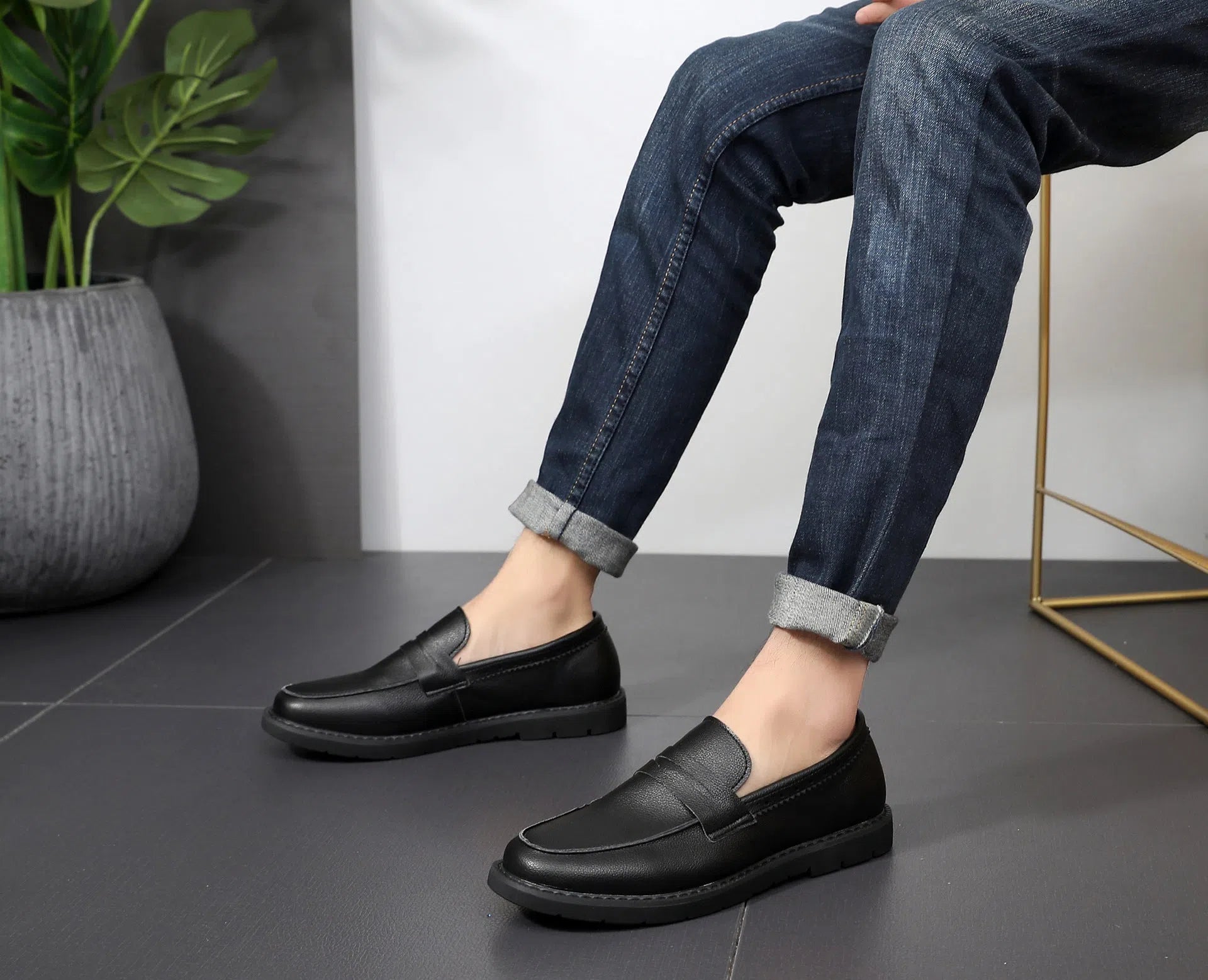 Men's black Korean retro slip-on driving shoes with microfiber upper and stitched detailing on white background