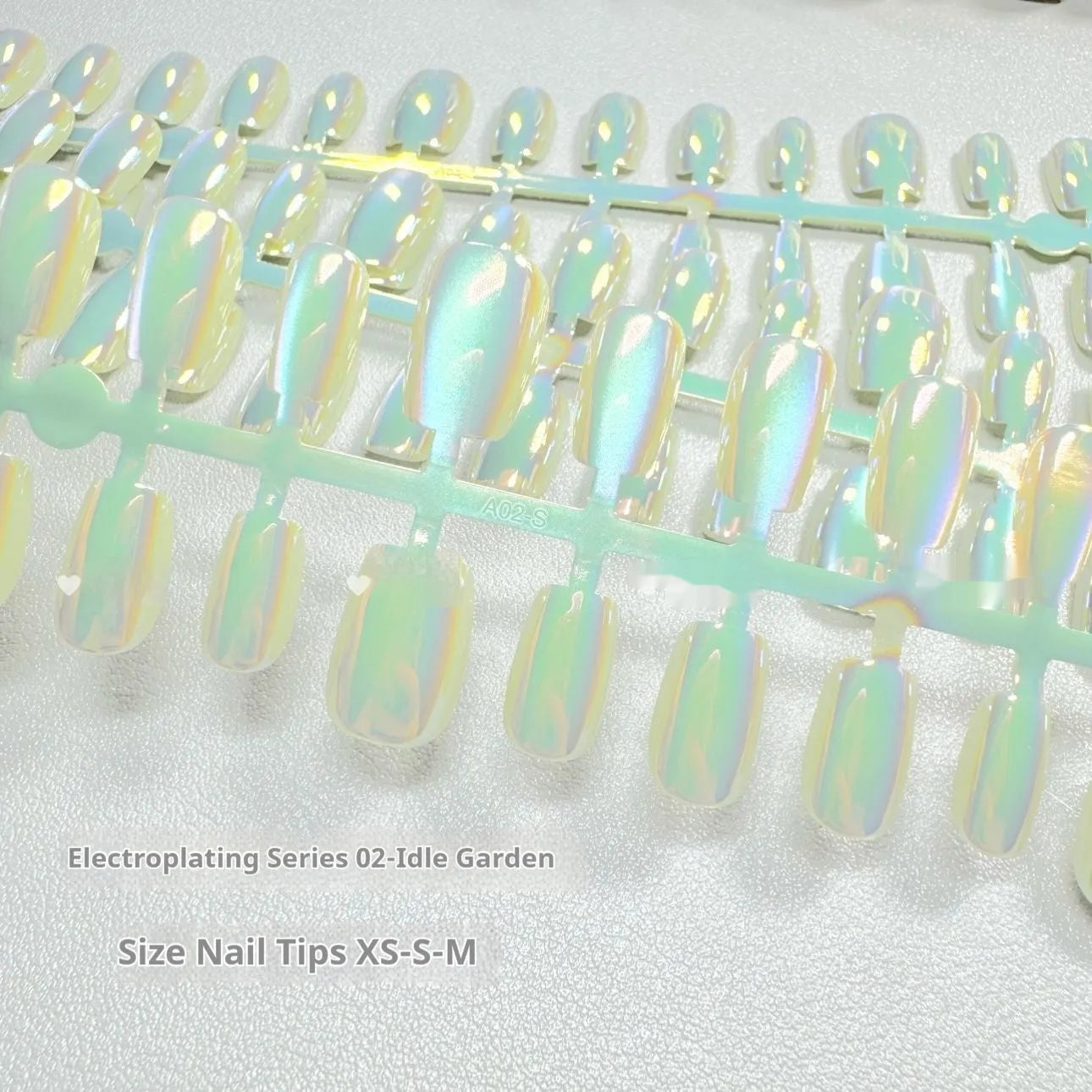 Electroplating Cat's Eye 02 Idle Court false nails with Aurora effect in short ladder sizes on a hand.