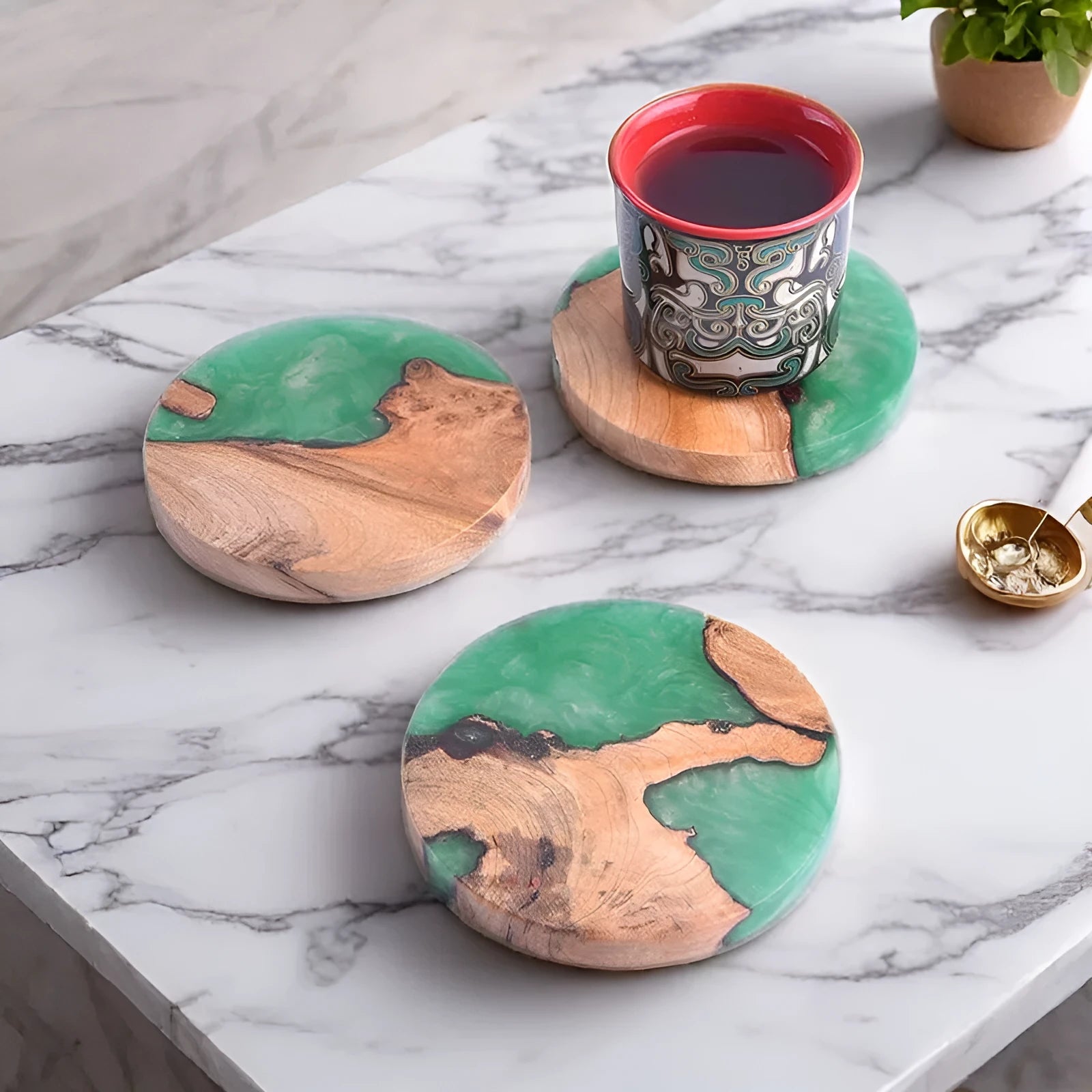 Set of solid colour resin coasters in black and green, showing round and square shapes on a wooden table.