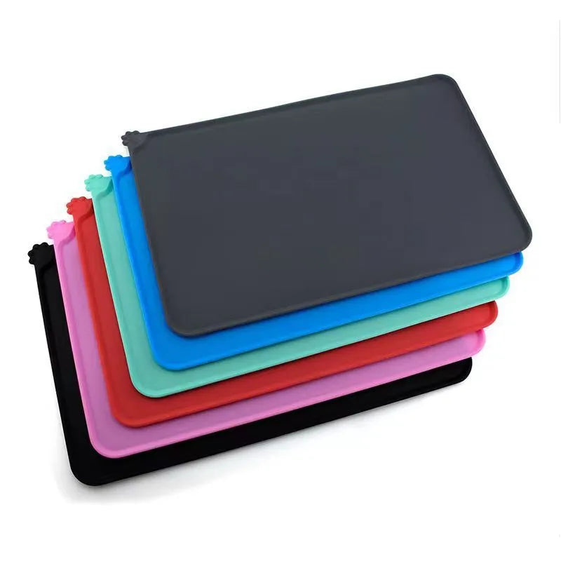 Silicone pet placemat in grey colour under a dog food bowl, showing raised edge.