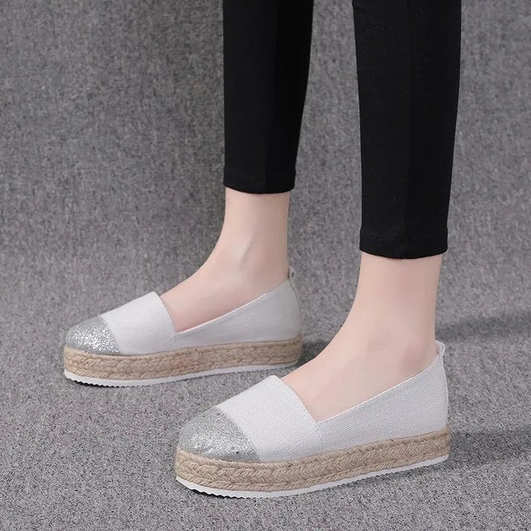 Plus size breathable canvas flat shoes in black with round toe and slip-on design