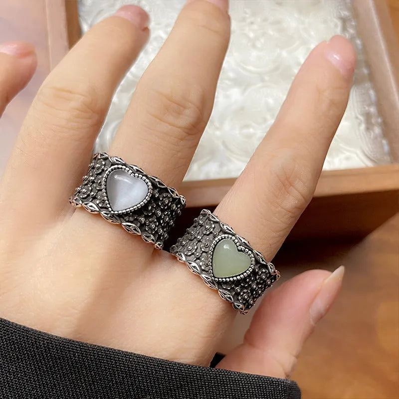 Adjustable opening retro wide-faced heart ring in silver-plated white copper