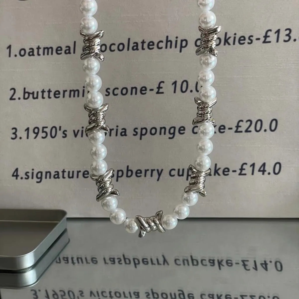 Thorn splicing pearl necklace with alloy chain and imitation pearls, adjustable 41-50cm