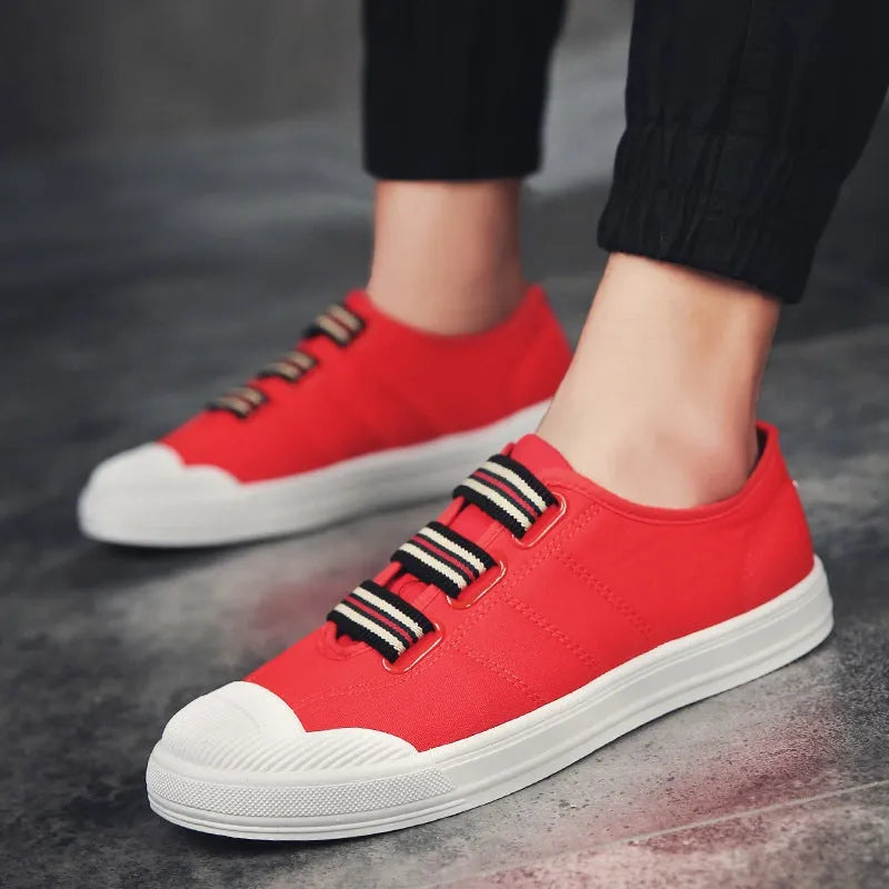 Men's low top canvas casual shoes with rubber sole in black, red or white, sizes 38-44