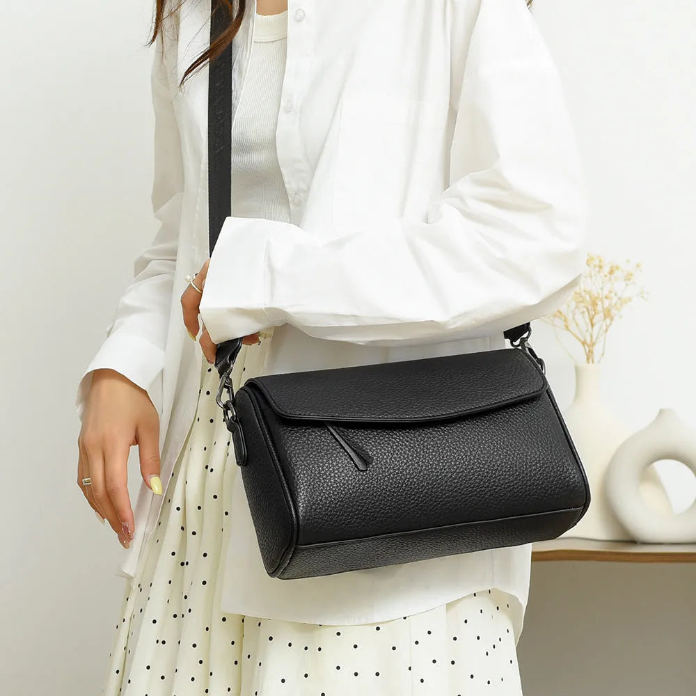 Casual women's genuine leather shoulder messenger bag in black with double strap and lining