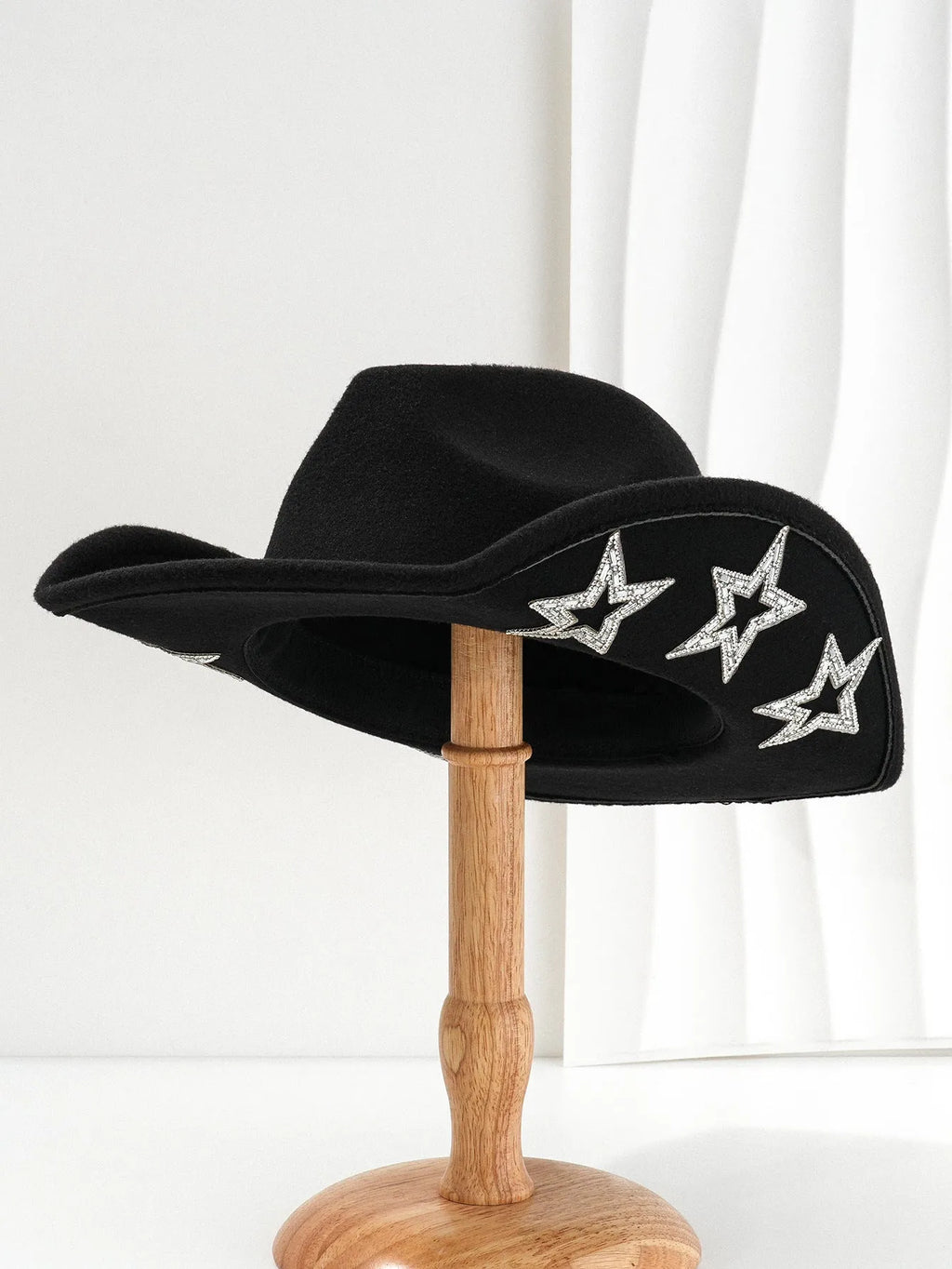 Beige woolen felt western hat with conical crown and hexagonal star on the front, size M for 56-58cm head circumference.