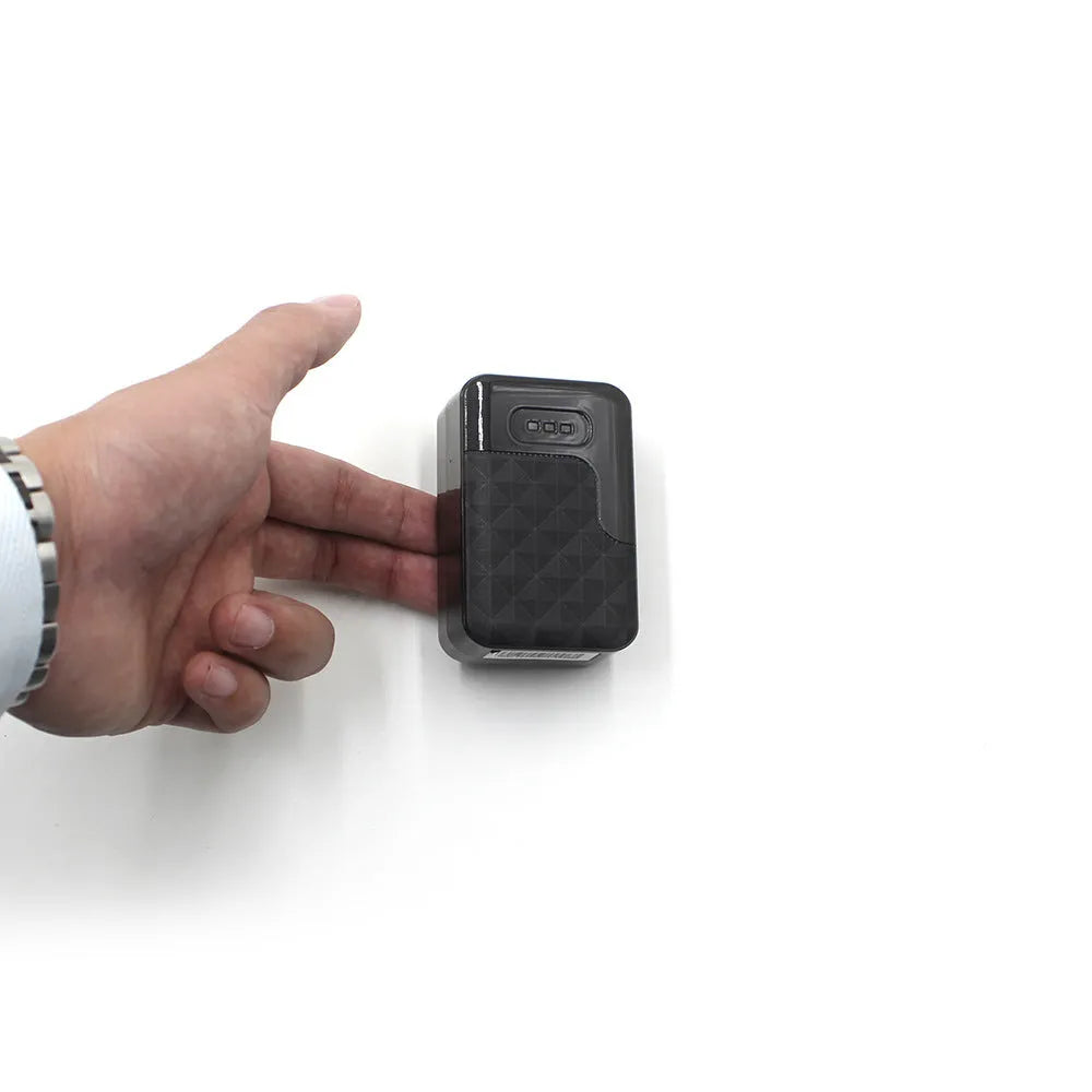 Black wireless strong magnetic GPS tracker locator, 1440-hour lithium battery, USB powered, 76.1 x 50 x 30.2 mm