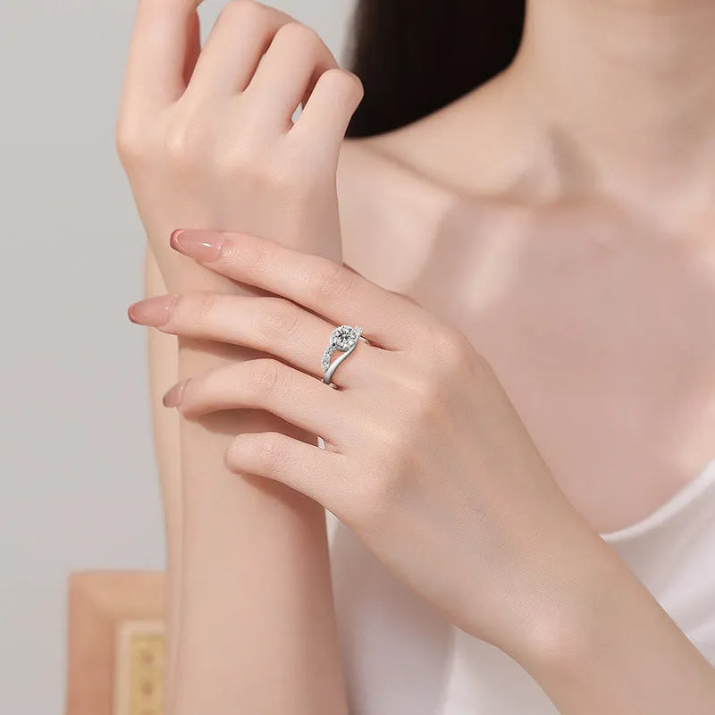Crown shape copper couple finger ring in white gold colour with simple round and line design for women