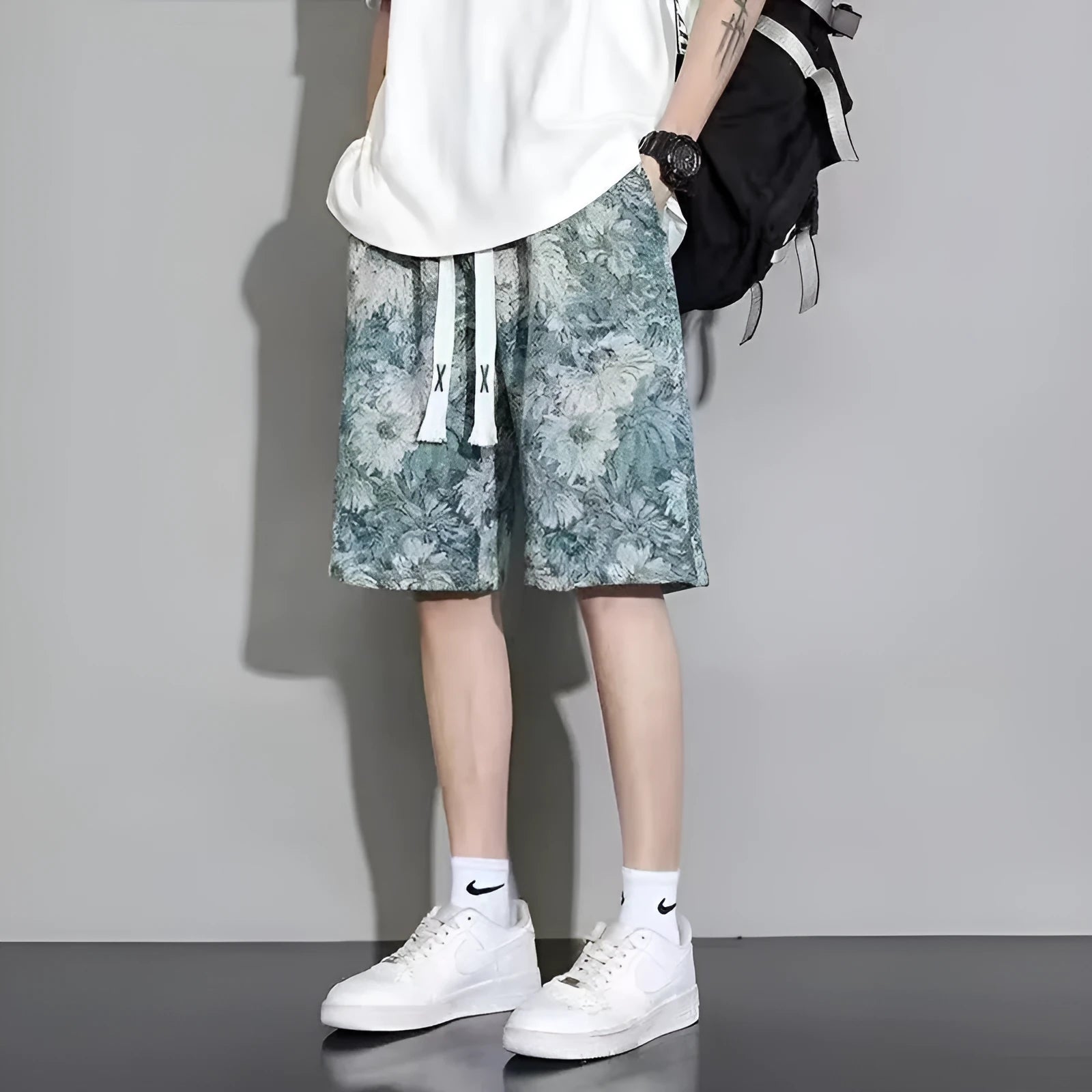 Men's lightweight polyester fifth pants in bear colour, shown in a casual summer setting.