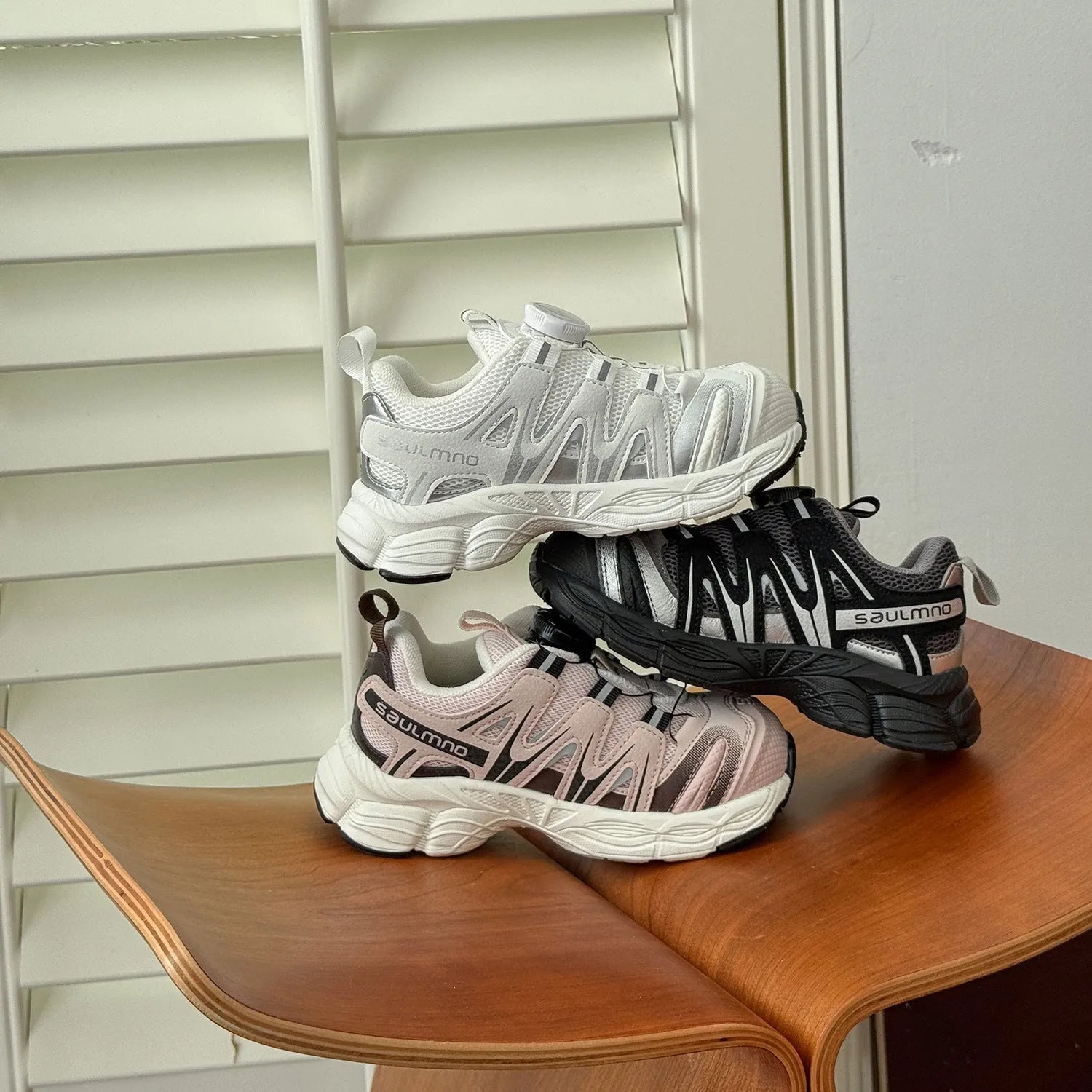 Girls' lightweight casual shoes in PU leather mesh available in black, beige, and pink colours