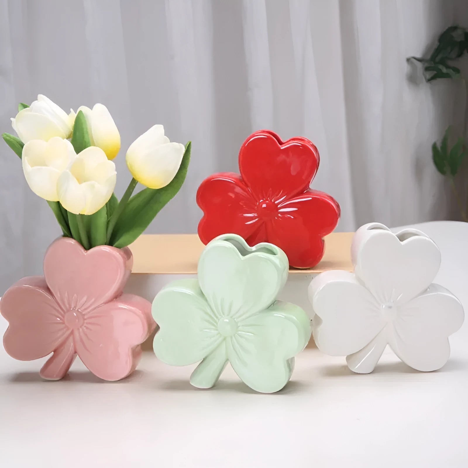 White porcelain clover-shaped ceramic vase European style table decoration