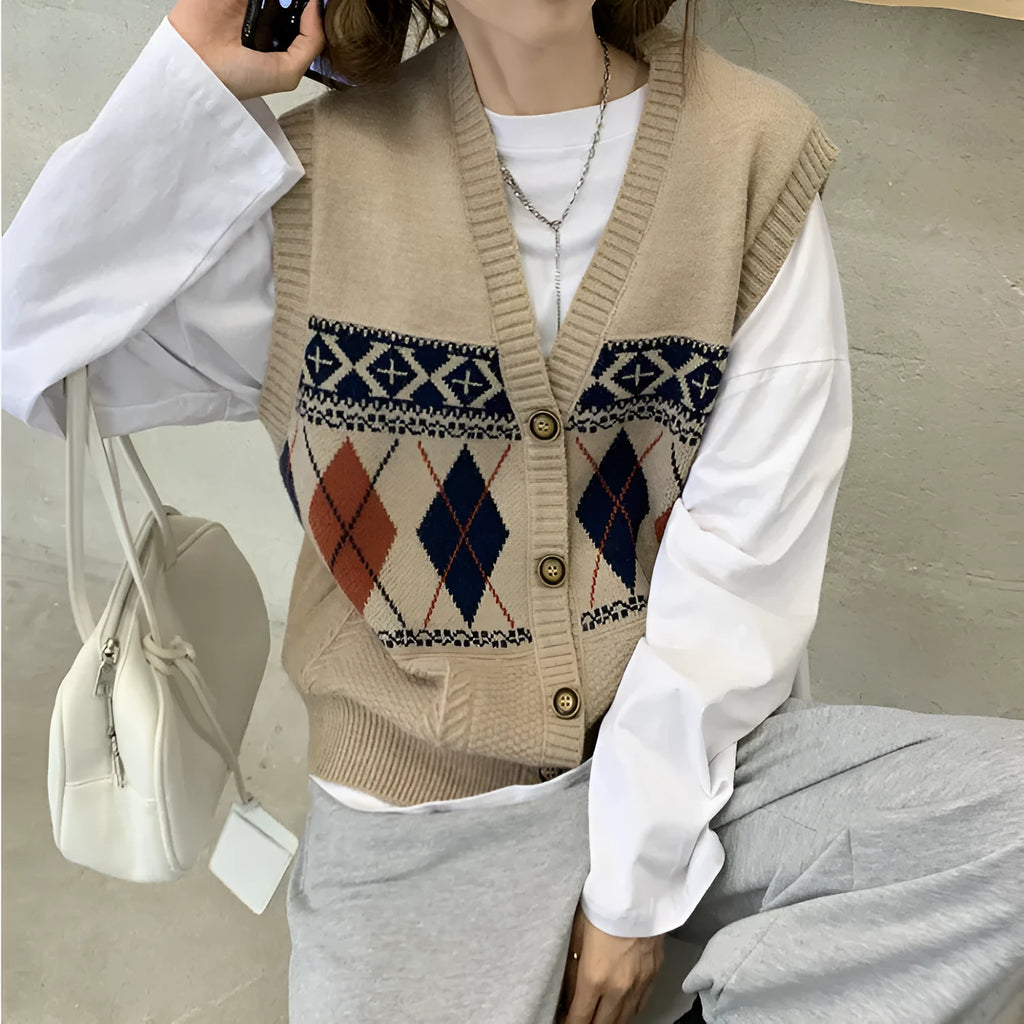 Woman wearing a khaki diamond plaid sleeveless loose cardigan top.