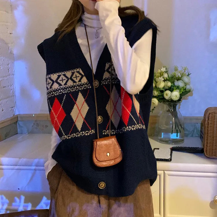 Woman wearing a khaki diamond plaid sleeveless loose cardigan top.