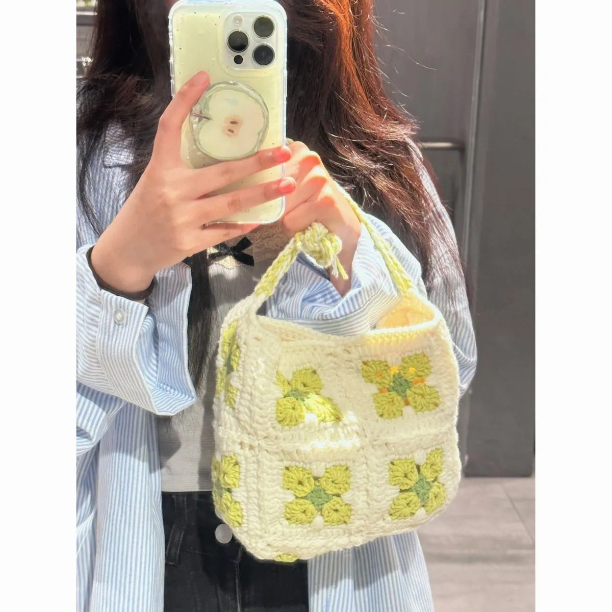 Handmade crochet cherry blossom handbag in cotton with magnetic buckle closure
