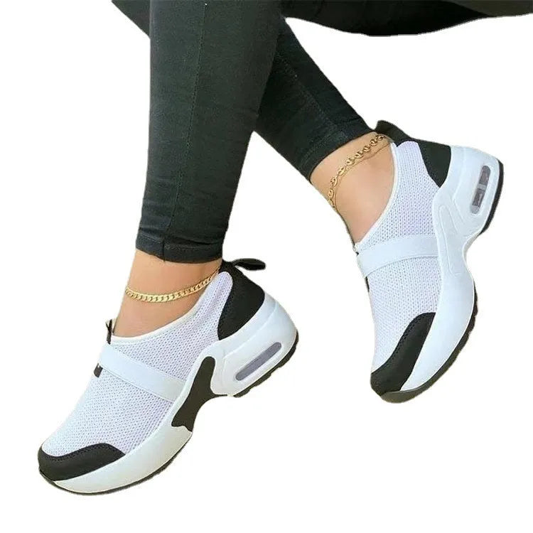 Women's flat sneakers in light grey with mesh upper and colour stitching