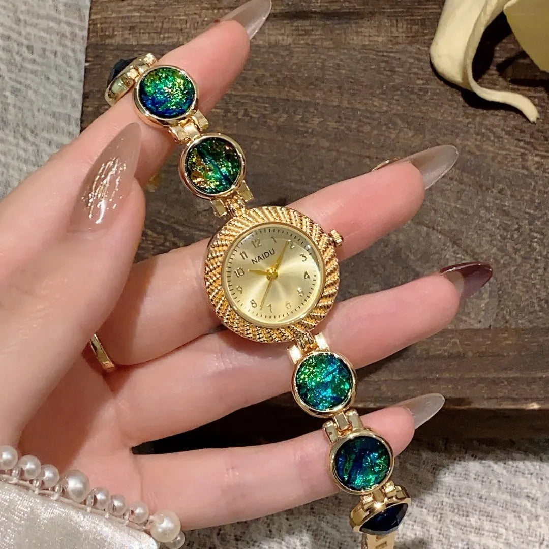 Women's quartz watch with 25mm round dial and zinc alloy case in six colour options