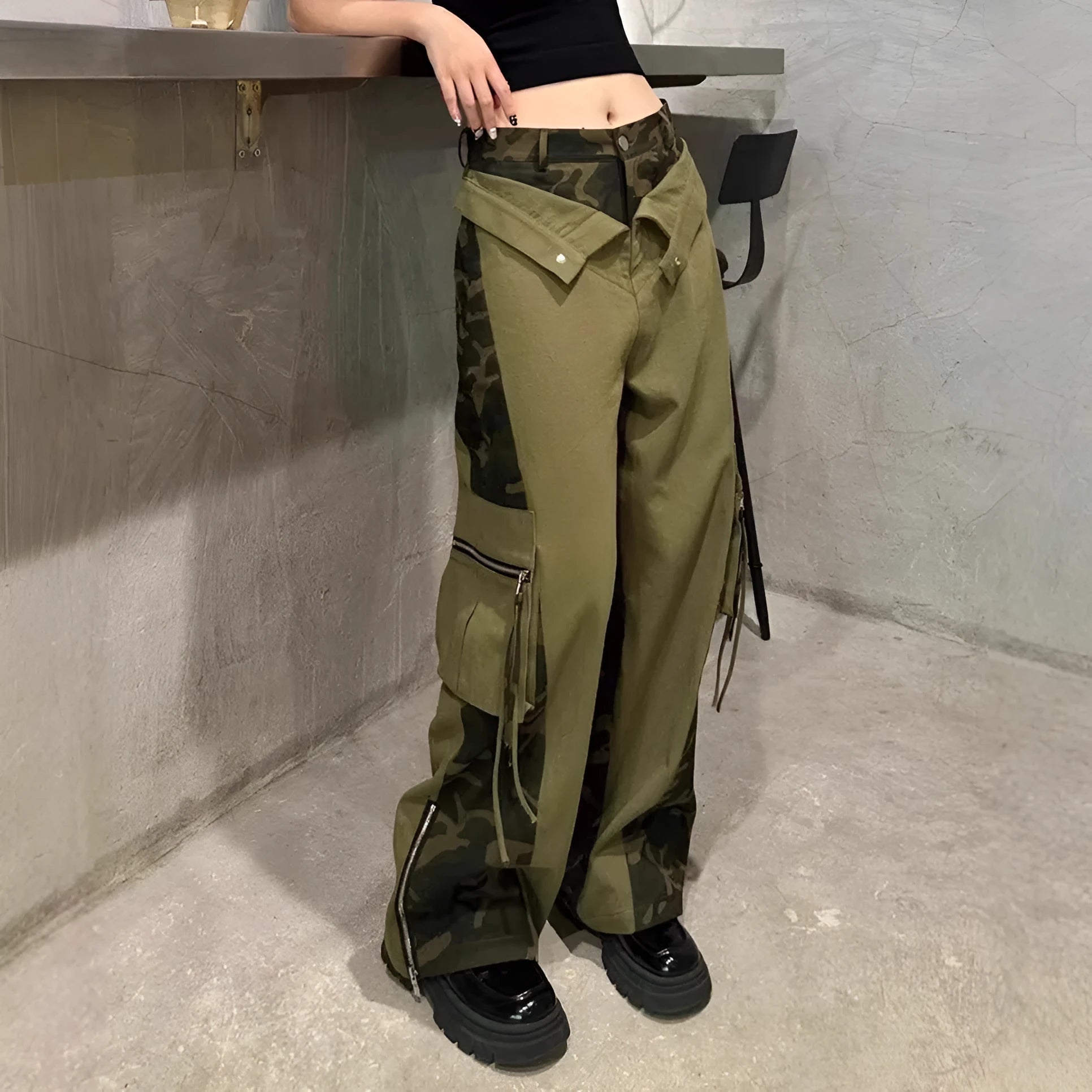 Women's dark khaki jeans with leopard print detail and high-waist straight leg design