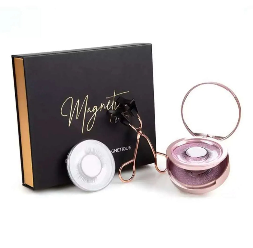 Reusable self-adhesive false eyelashes in white round gift box with three pairs