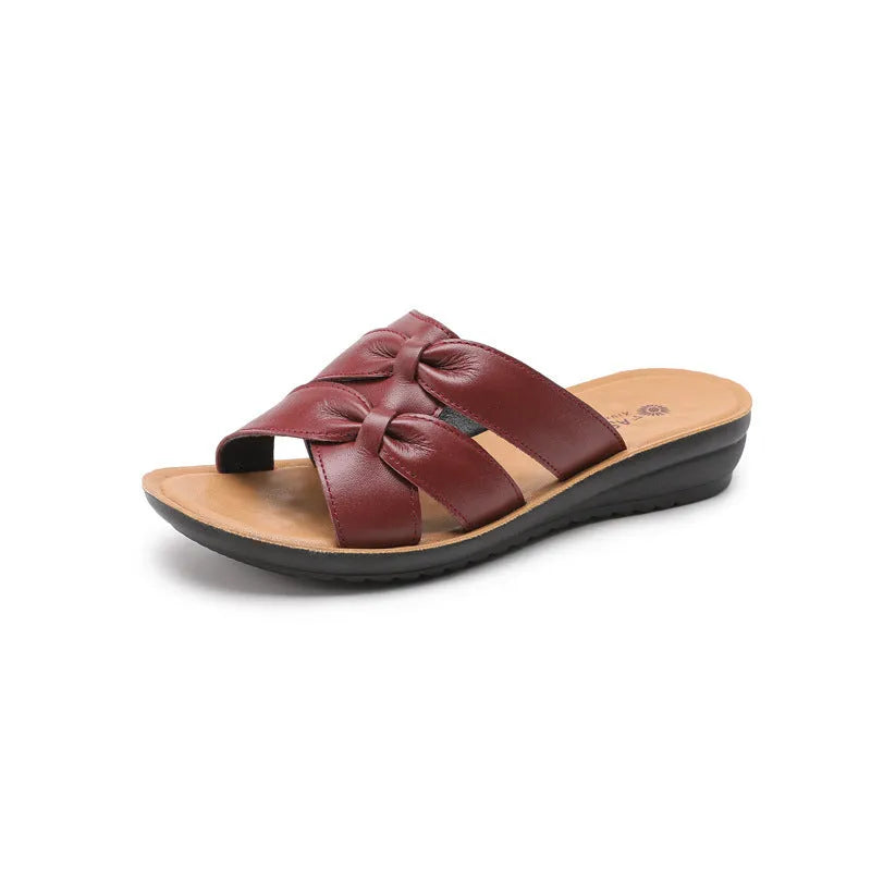 Solid colour cowhide slippers for women with soft non-slip soles in beige, black, and red options