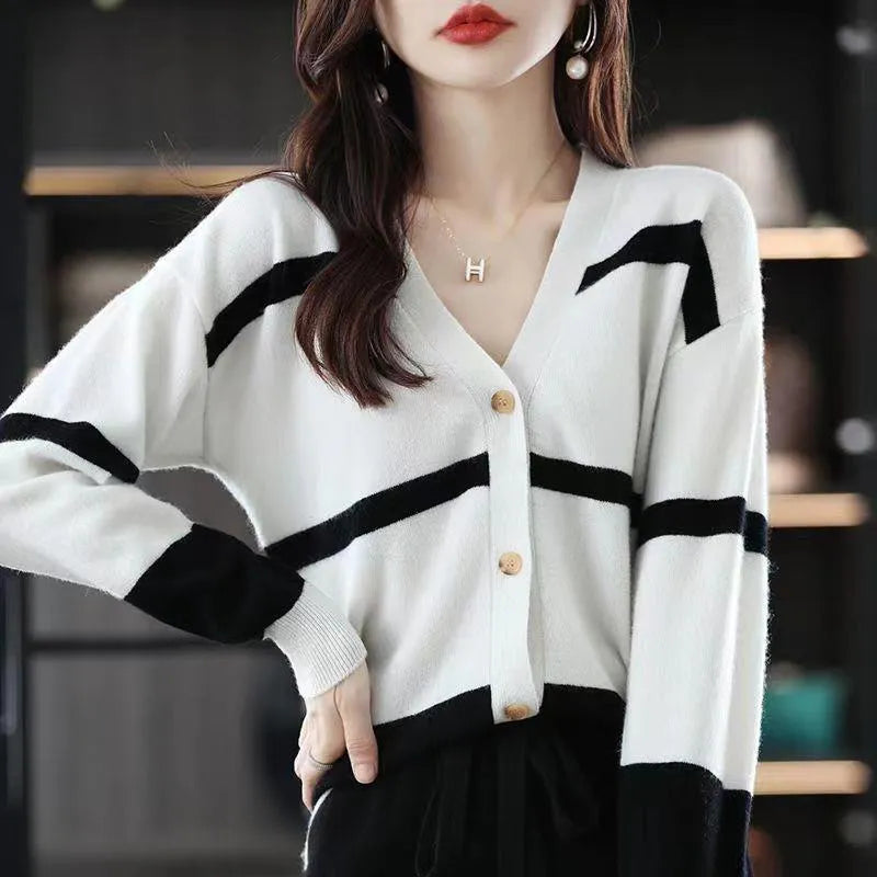 Striped women's cardigan with 3D pattern effect and V-neck in slim fit