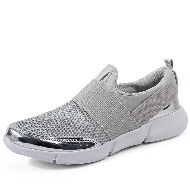 Low-top casual sneakers for women in blue, with breathable mesh inside and lightweight construction.