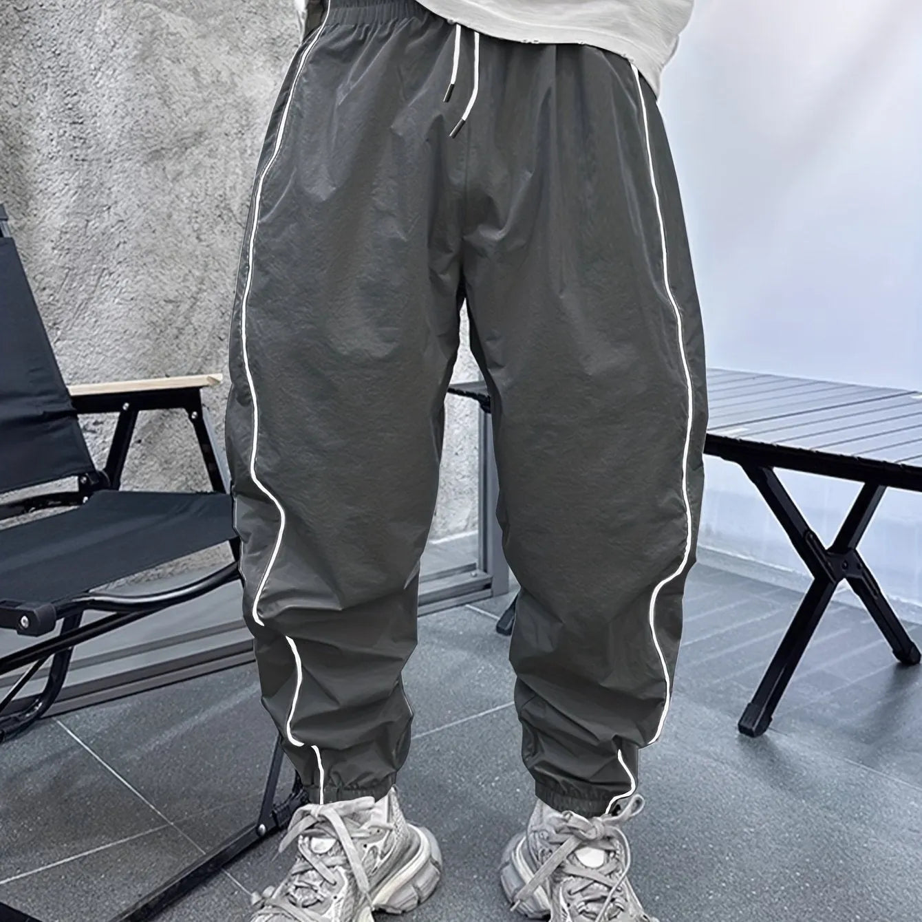 Men's loose-fit casual cropped trousers in bamboo fibre, shown in Army Green colour.