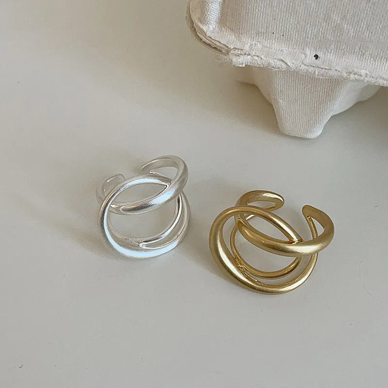 Geometric interlaced matte metal open ring for women in gold or silver colour.