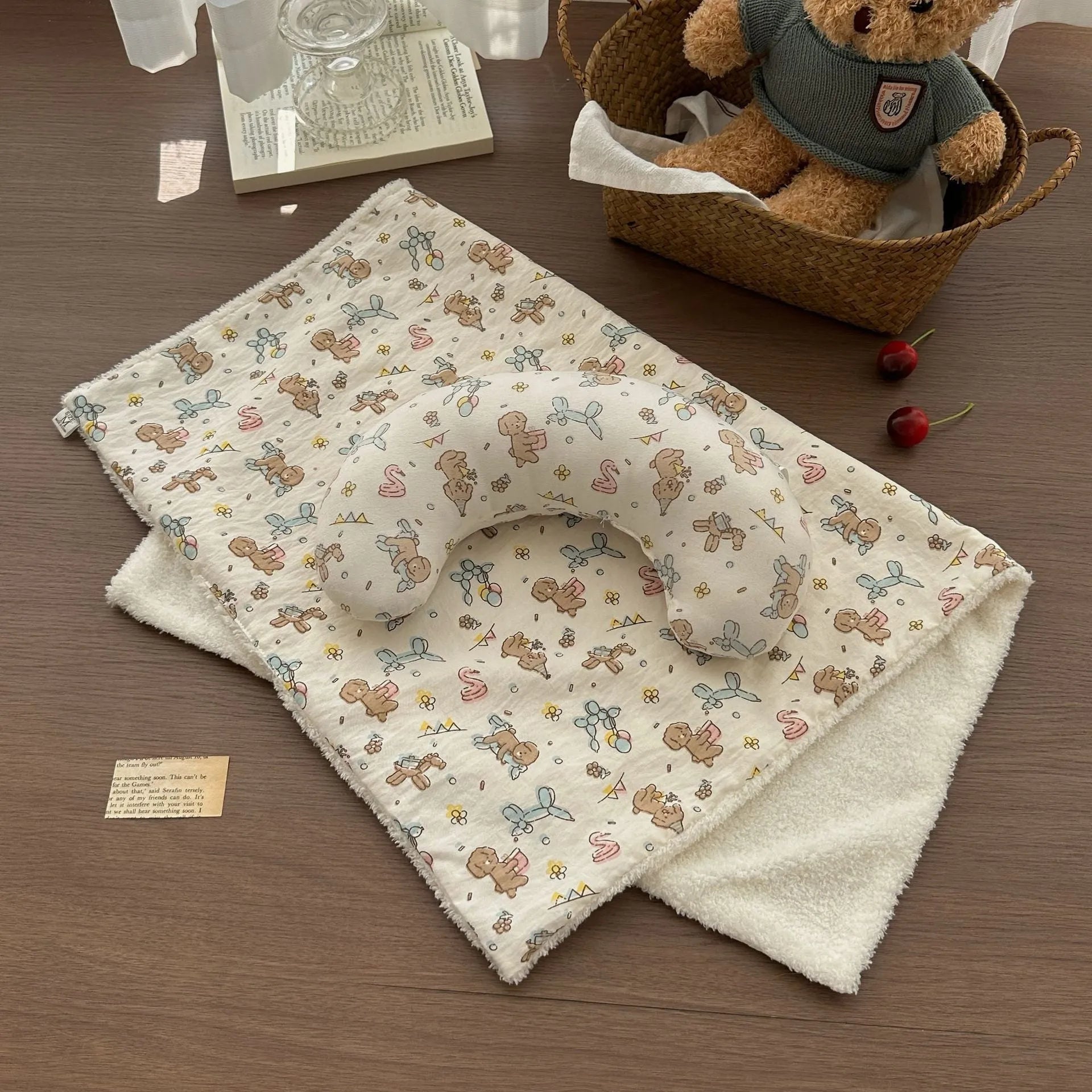 Cloth cat bed set with pillow and two quilts in different sizes for feline sleeping